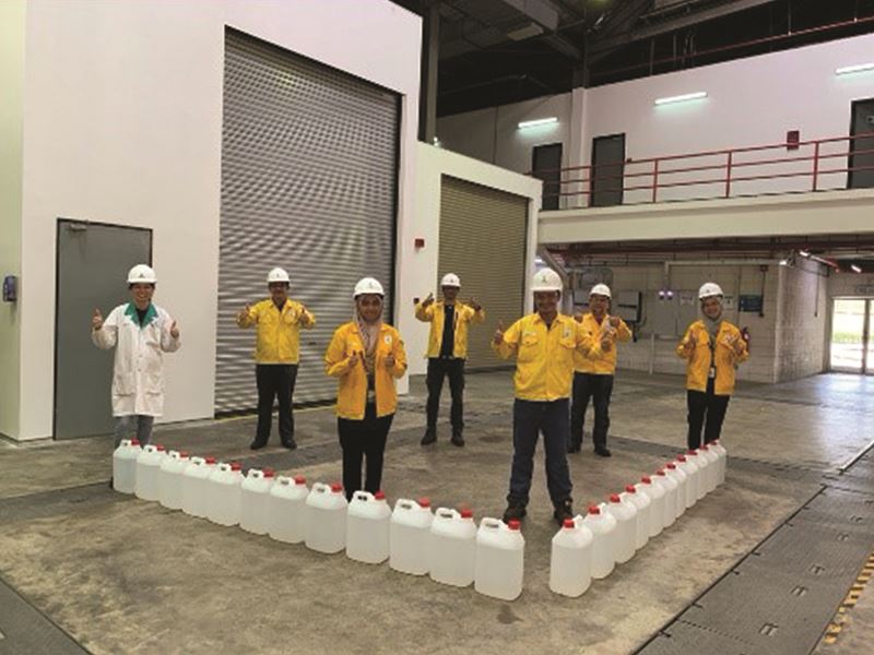 Image of petronas employees showing thumbs up