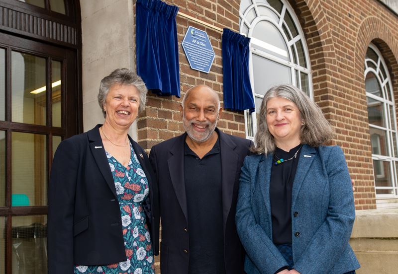 Royal Society of Chemistry president Prof Gill Reid, Prof AP de Silva and Royal Society of Chemistry chief executive Dr Helen Pain
