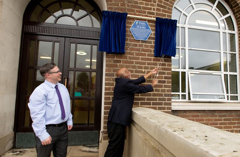 Professor AP de Silva unveils the National Chemical Landmark plaque in his honour at Queen's University Belfast, while Dr Kevin Morgan watches on