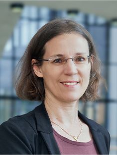 Professor Stefanie Dehnen 