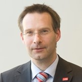 Andreas Kunkel profile headshot.jpg